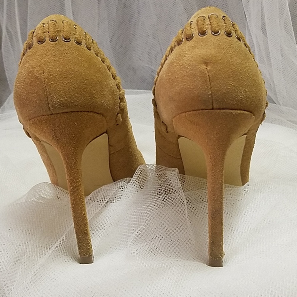 Heels - Picture 6 of 6
